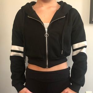Woman’s cropped hoodie